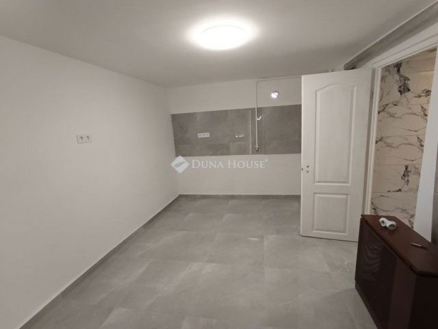 Eladó családi ház, Jászberényben 27.9 M Ft, 4 szobás
