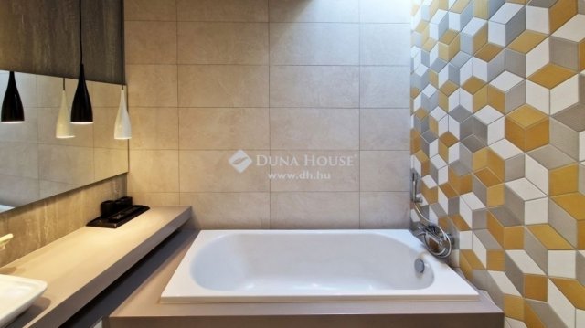 Eladó családi ház, Budapesten, III. kerületben 480 M Ft