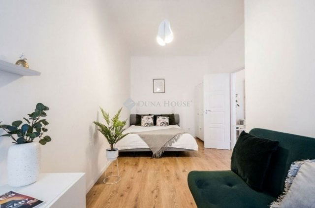 Eladó téglalakás, Budapesten, V. kerületben 114.9 M Ft, 2 szobás