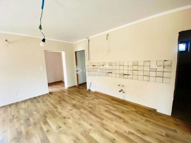 Eladó ikerház, Tápiószecsőn 68.5 M Ft, 3 szobás