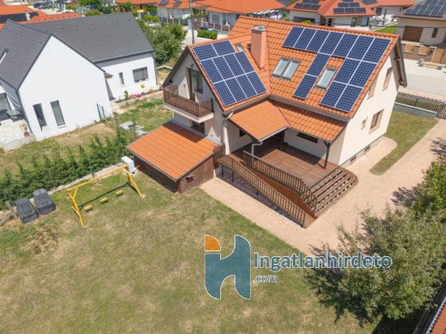 Eladó családi ház, Nemesvámoson 189 M Ft, 4+3 szobás