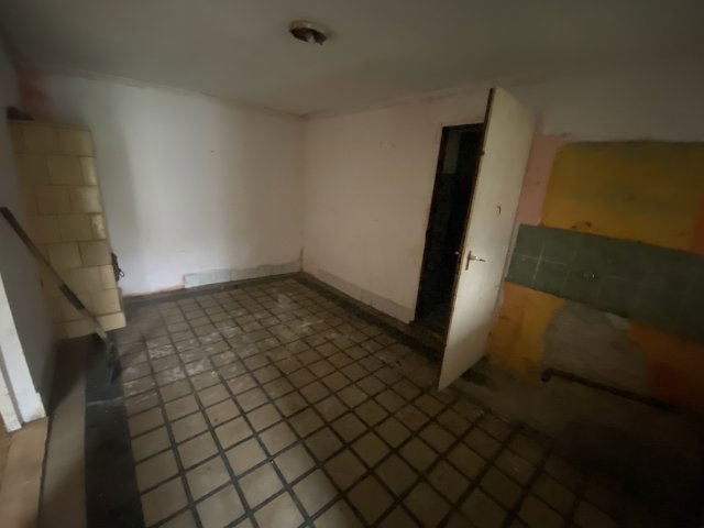 Eladó családi ház, Esztergomban 15.9 M Ft, 1 szobás