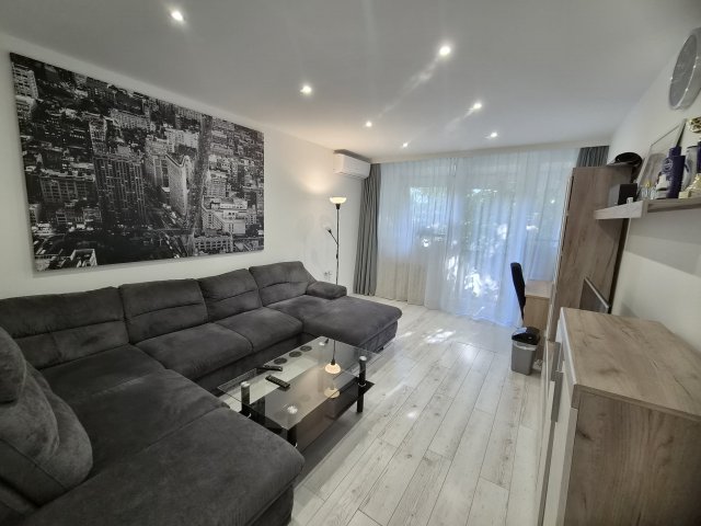 Eladó panellakás, Pécsett, Fülep Lajos utcában 54.9 M Ft