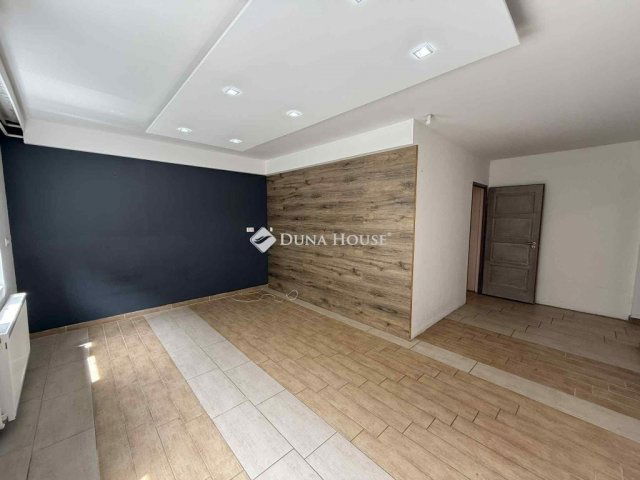 Eladó családi ház, Kecskeméten 100 M Ft, 2 szobás