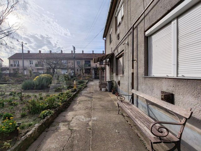 Eladó téglalakás, Kiskunhalason 25.5 M Ft, 2 szobás