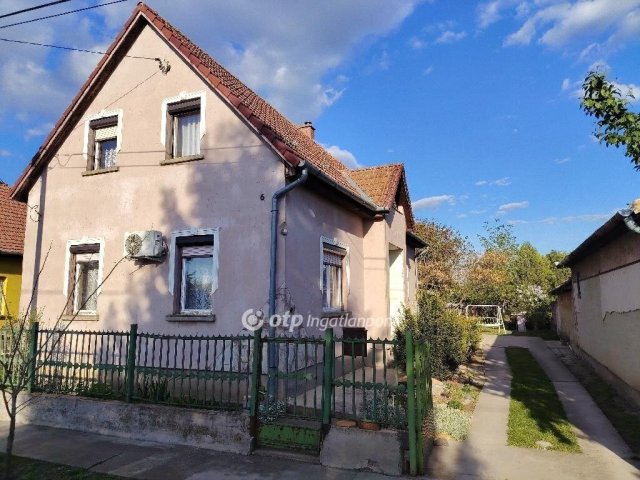 Eladó családi ház, Jászapátiban 31 M Ft, 4 szobás
