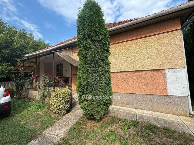 Eladó családi ház, Dombrádon 13 M Ft, 2 szobás