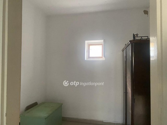 Eladó családi ház, Bébén 19.9 M Ft, 2 szobás