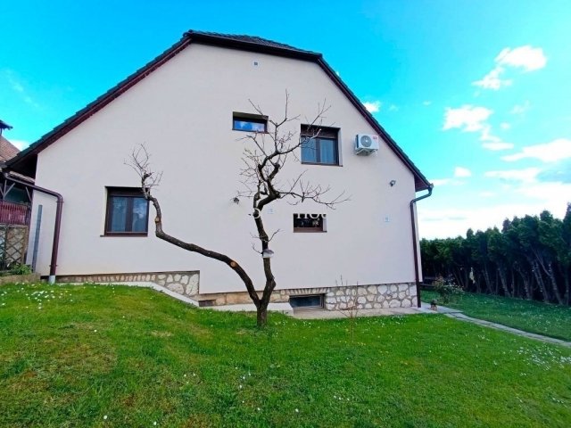 Eladó családi ház, Pécsett 89 M Ft, 5 szobás