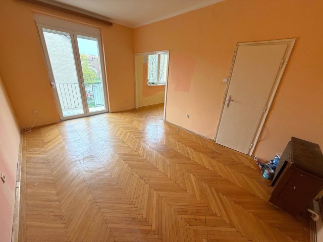 Eladó téglalakás, Pécsett 47.5 M Ft, 2+1 szobás