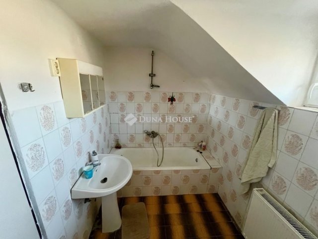 Eladó családi ház, Lovasberényben 99.9 M Ft, 5 szobás