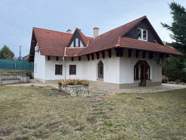 Eladó családi ház, Székesfehérvárott 199 M Ft, 8+1 szobás