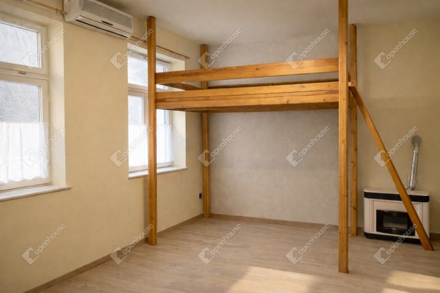 Eladó téglalakás, Sopronban 33 M Ft, 1 szobás