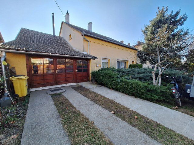 Eladó családi ház, Szegeden 155 M Ft, 5 szobás