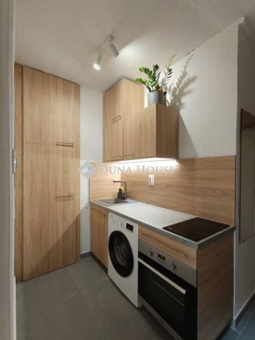 Kiadó panellakás, albérlet, Pécsett, Móré Fülöp utcában