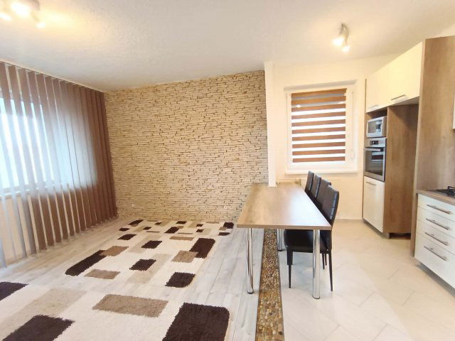 Kiadó téglalakás, albérlet, Komlón, Köztársaság utcában