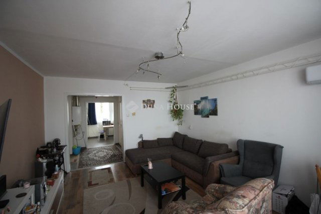 Eladó panellakás, Kecskeméten 57.6 M Ft, 3 szobás