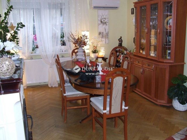 Eladó családi ház, Esztergomban 134.9 M Ft, 5 szobás