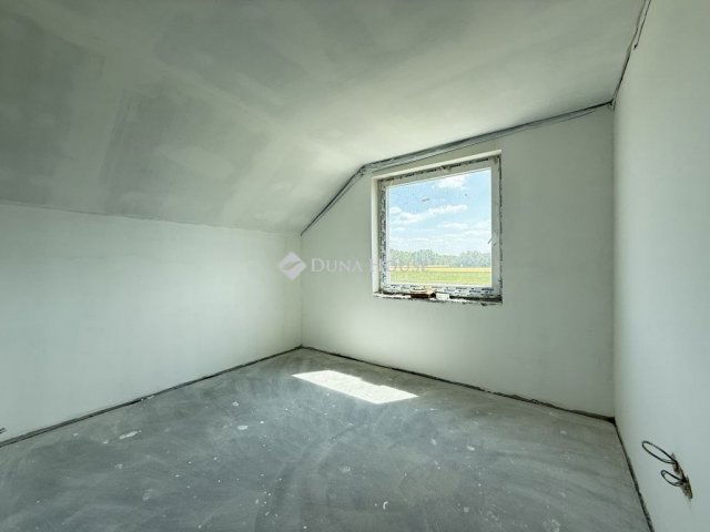 Eladó ikerház, Szigetszentmártonban 81.9 M Ft, 5 szobás
