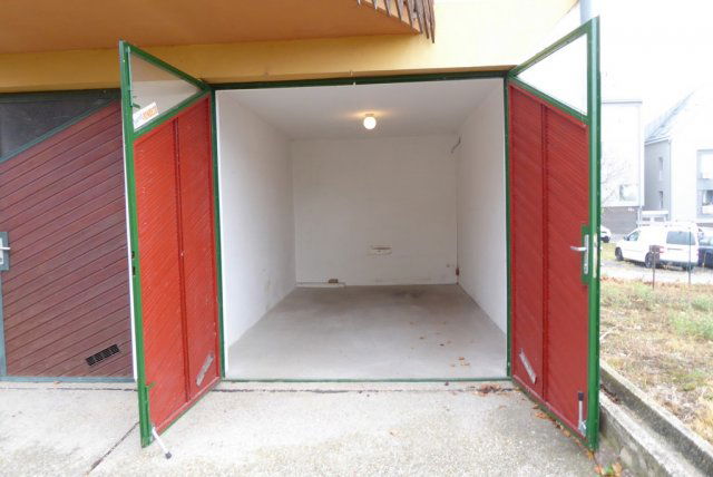 Eladó garázs, Pécsett, Új fasoron 10.2 M Ft