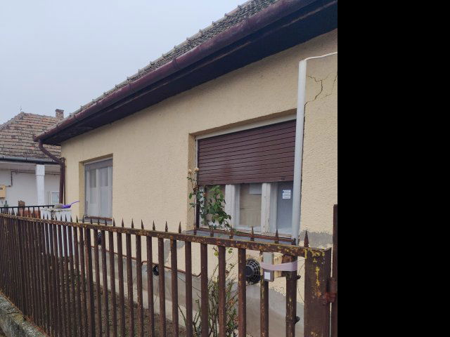 Eladó családi ház, Úrin, Kossuth Lajos utcában 27 M Ft