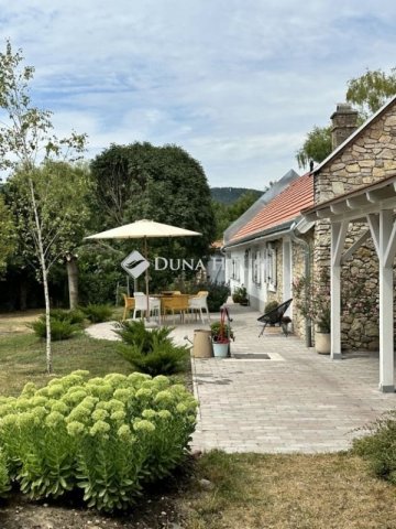 Eladó családi ház, Köveskálon 215 M Ft, 4 szobás