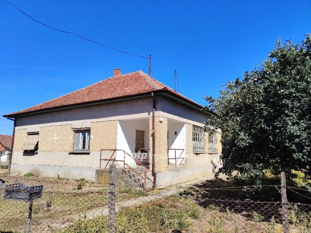 Eladó családi ház, Kenderesen 10 M Ft, 2 szobás