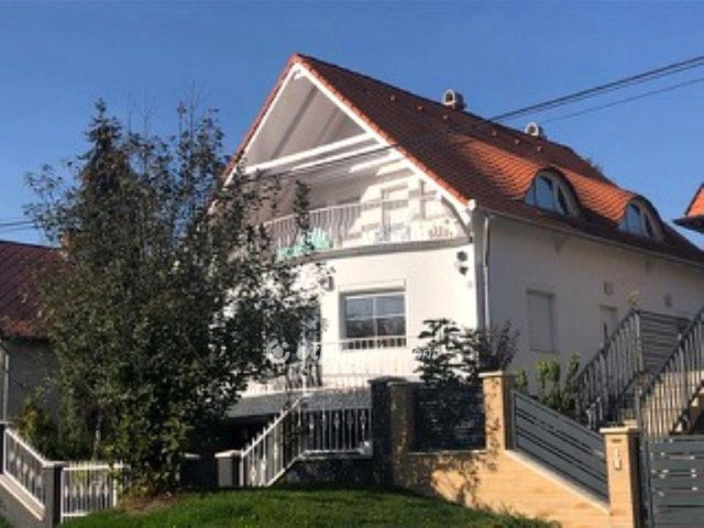 Eladó családi ház, Velencén 165 M Ft, 5 szobás