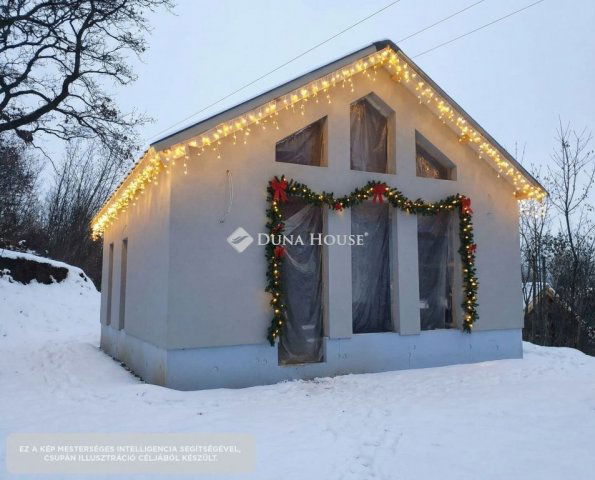 Eladó nyaraló, Esztergomban 59.9 M Ft, 2 szobás