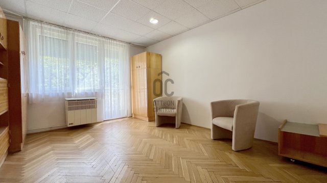 Eladó téglalakás, Szekszárdon 37.5 M Ft, 2 szobás