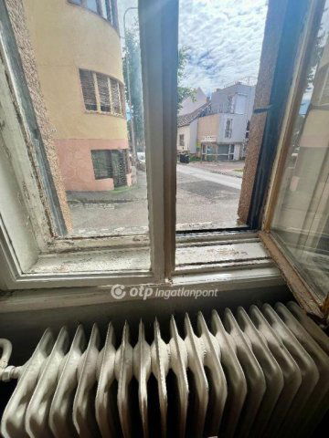 Eladó téglalakás, Pécsett 71 M Ft, 2 szobás