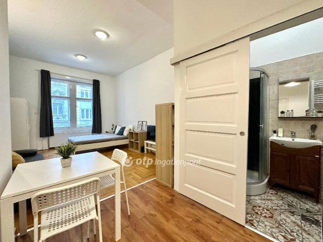 Eladó téglalakás, Budapesten, VII. kerületben 105 M Ft, 3 szobás