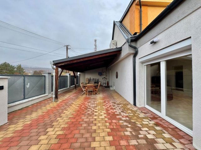 Eladó családi ház, Pécsett, Ürögi határúton 109.9 M Ft