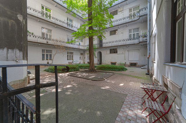 Eladó téglalakás, Budapesten, VI. kerületben, Eötvös utcában