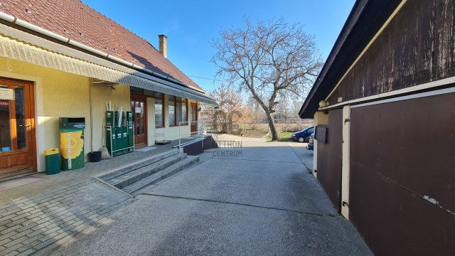 Eladó üzlethelyiség, Pakson 67.9 M Ft / költözzbe.hu