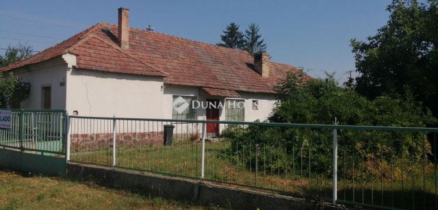 Eladó családi ház, Koroncón 24 M Ft, 3 szobás