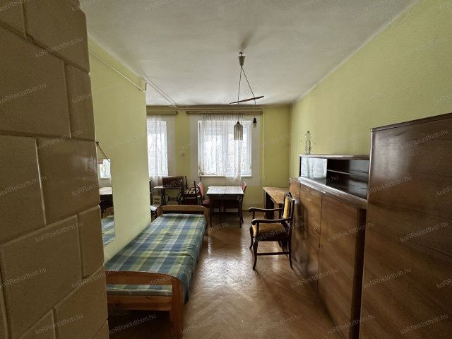 Eladó téglalakás, Jászberényben 27 M Ft, 2 szobás