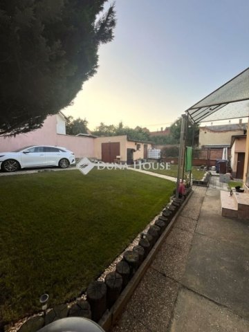 Eladó családi ház, Pécsett 89.9 M Ft, 3 szobás