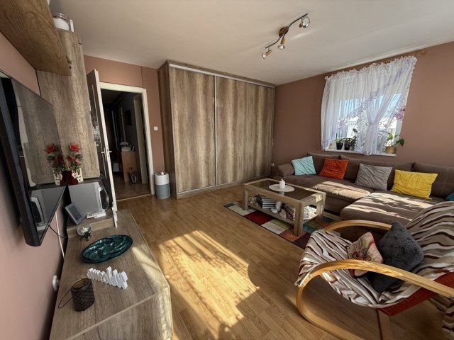 Eladó téglalakás, Veszprémben 75 M Ft, 2+1 szobás