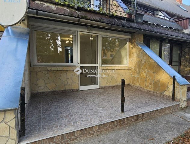 Eladó téglalakás, Dombóváron 18.2 M Ft, 1 szobás