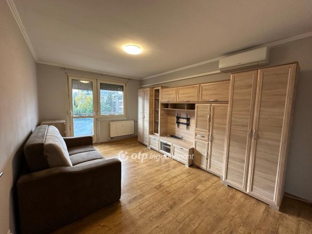 Eladó panellakás, Nyíregyházán 42.99 M Ft, 2 szobás