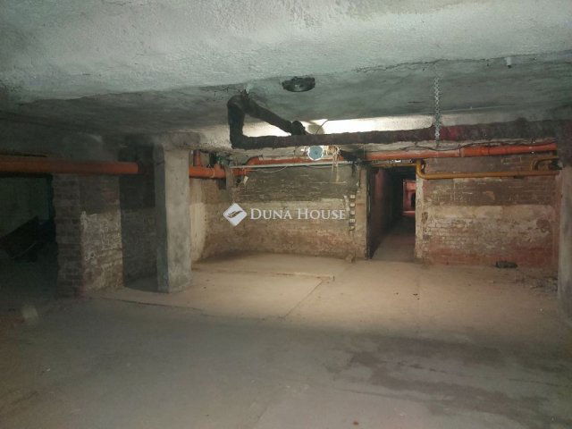 Kiadó ipari ingatlan, Szolnokon 50 E Ft / hó