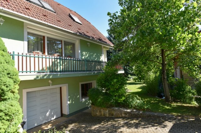 Eladó családi ház, Veszprémben 219.9 M Ft, 3+3 szobás