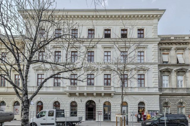 Eladó téglalakás, Budapesten, VI. kerületben 299.9 M Ft