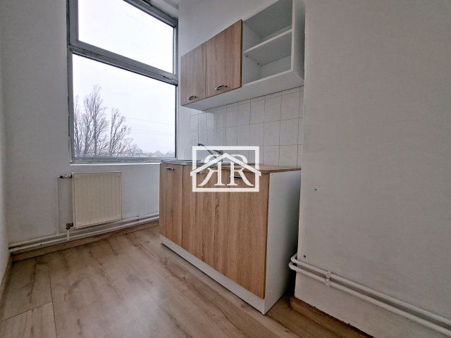 Kiadó iroda, Szegeden, Fonógyári úton 158 E Ft / hó
