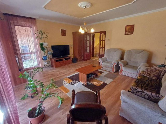Eladó családi ház, Tiszaújvárosban 89.99 M Ft, 4 szobás