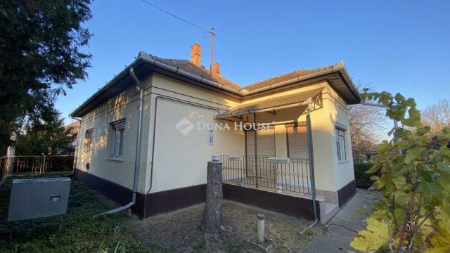 Eladó családi ház, Hunyán 10.99 M Ft, 3 szobás