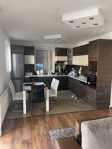 Eladó ikerház, Nyíregyházán 85 M Ft, 4+1 szobás