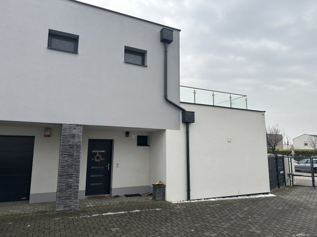 Eladó ikerház, Győrött 142 M Ft, 4 szobás