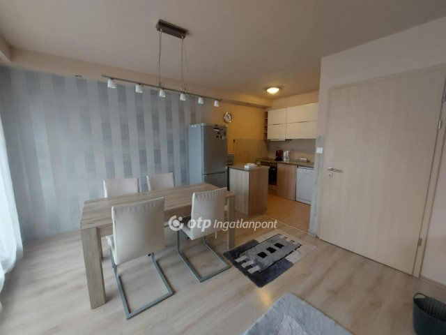 Eladó téglalakás, Pécsett 81.5 M Ft, 3 szobás